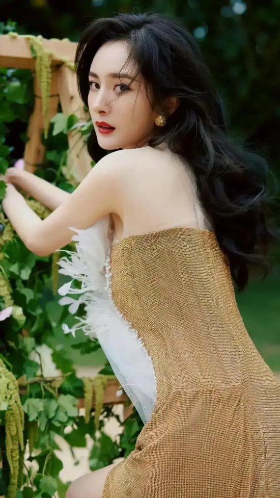 美女明星杨幂：韵味美图写真合集欣赏，依旧风姿绰约,明艳动人