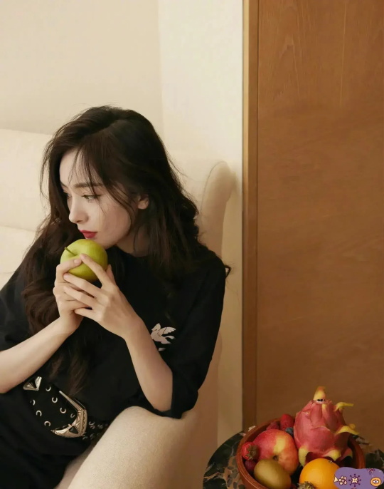 美女明星杨幂：韵味美图写真合集欣赏，依旧风姿绰约,明艳动人