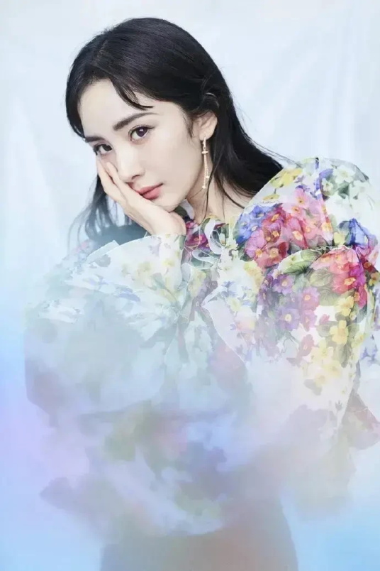 美女明星杨幂：韵味美图写真合集欣赏，依旧风姿绰约,明艳动人