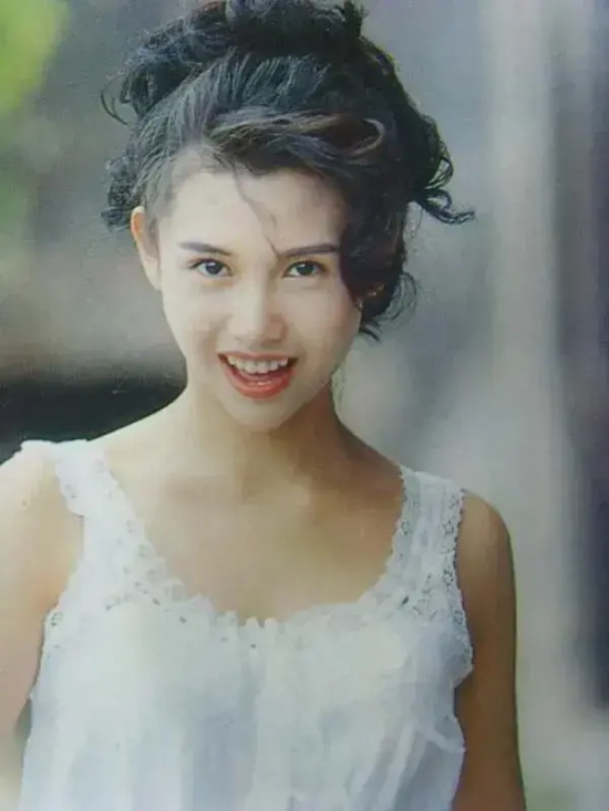 童年女神邱淑贞，早期性感美艳写真和经典剧照图片分享