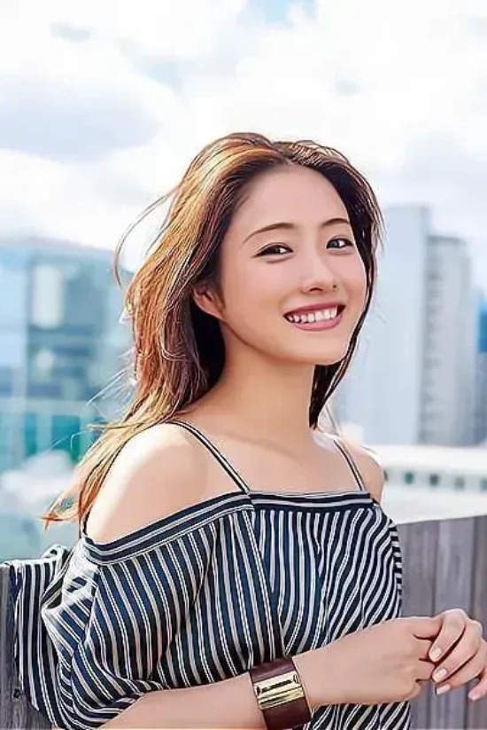 可爱与性感兼备的最强容貌“十元”，石原里美高清写真合集赏析