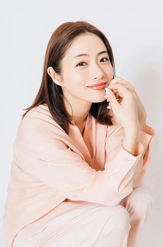 可爱与性感兼备的最强容貌“十元”，石原里美高清写真合集赏析