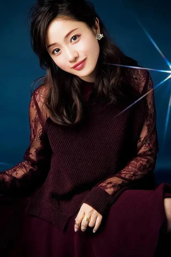 可爱与性感兼备的最强容貌“十元”，石原里美高清写真合集赏析