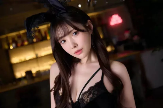 业界第一美腿桥本有菜美图分享，曾遭三千男粉告白！