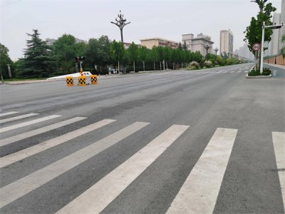 ​闯红灯是按车头还是前轮 闯红灯是前轮压线还是后轮压线