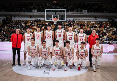 ​眼前一亮！中国男篮首秀 杨瀚森13分3板4助2断！