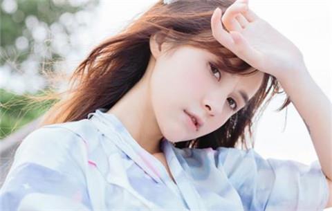 女朋友买衣服生气了怎么哄