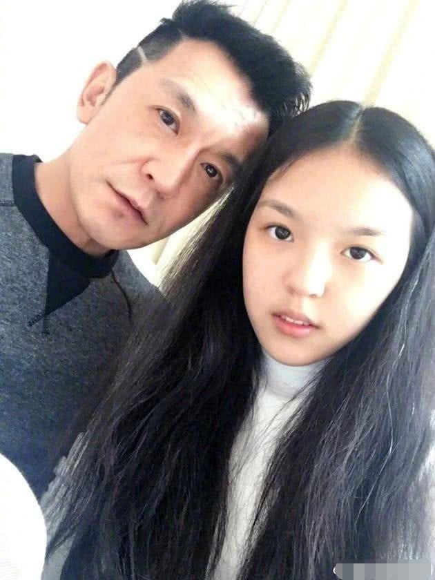 李咏生前隐瞒患癌事实赴美治病被造谣全家移民，夫妻爱情感人泪下