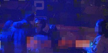 王传君章宇当街拥吻被疑“出柜”，章宇被曝还曾亲过徐峥