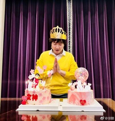 景甜妈妈生日现张继科身影 亲密与景甜家人相拥温馨有爱－娱乐频道