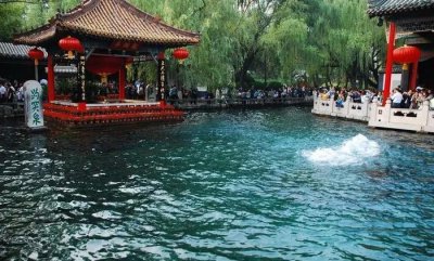 ​济南都有哪些有名的泉？为什么济南会被称为泉城？