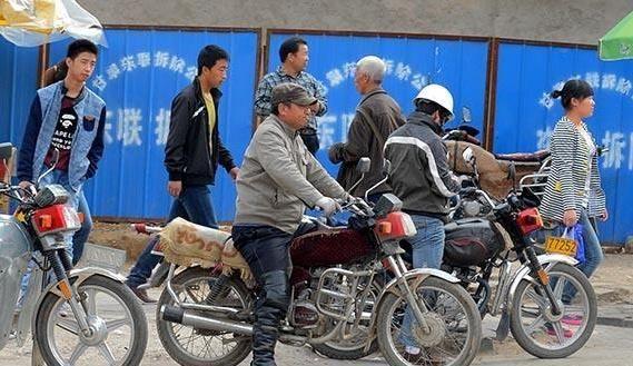摩的司机这么辛苦，为什么还有很多人做这行？司机回答让人心酸