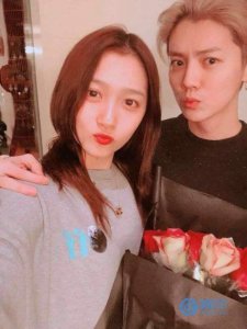 ​关晓彤酒店门口上演“激吻”鹿晗是真的吗？回应也让人无语！