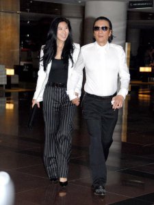 ​看了谢贤2任妻子年轻时的照片，才知道鲜花都被糟蹋啦！