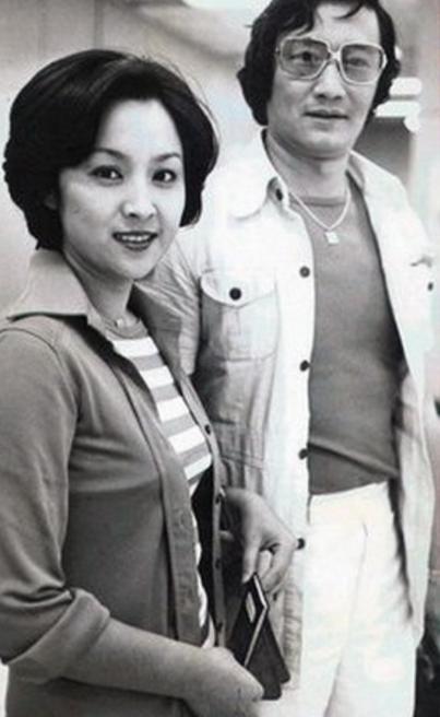 看了谢贤2任妻子年轻时的照片，才知道鲜花都被糟蹋啦！
