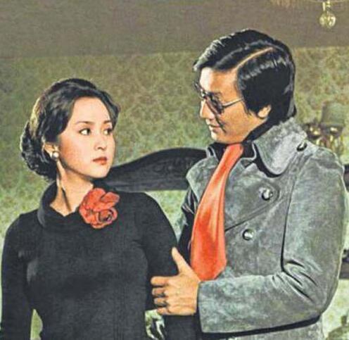 看了谢贤2任妻子年轻时的照片，才知道鲜花都被糟蹋啦！