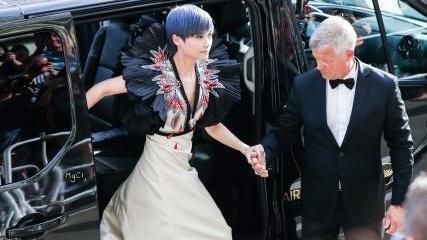 李宇春嫁给外国老头？婚纱照曝光，真实情况让人意外
