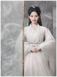 ​鞠婧祎晒美照，“白娘子”造型惊艳众人，网友：超级小清新啊！