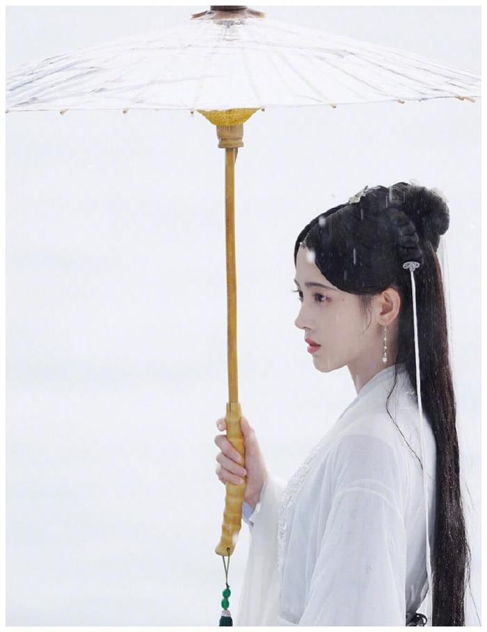 鞠婧祎晒美照，“白娘子”造型惊艳众人，网友：超级小清新啊！