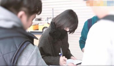 ​宋仲基出轨宋慧乔闺蜜，宋慧乔婚变传闻后首现身，宋慧乔未戴婚戒