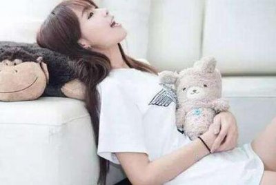 ​女孩说腰酸背痛，正确回复安慰方法