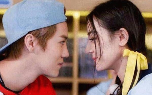 张艺兴和热巴有戏? 再小心翼翼也被黄磊出卖了, 网友: 还是太年轻