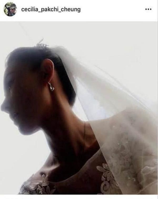 张柏芝深夜突晒“婚纱照”，仰拍角度超美，颜值依旧出众！