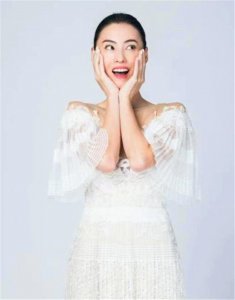 ​张柏芝产后写真曝光，身穿婚纱似公主，网友：幸福溢出屏幕