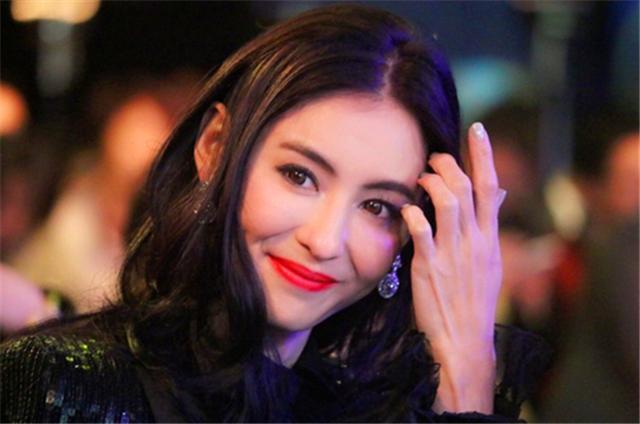张柏芝产后写真曝光，身穿婚纱似公主，网友：幸福溢出屏幕