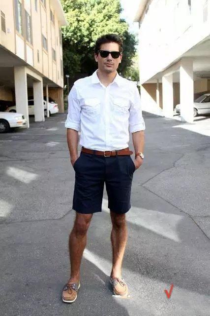 溜肩的男生春夏季怎样穿衣服改善身材