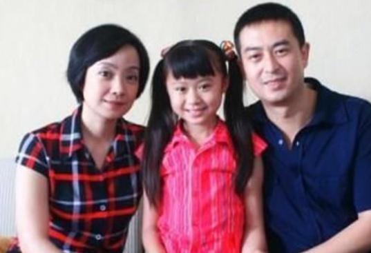 张嘉译隐藏多年的妻子曝光，原来是我们熟悉的她，气质不输孙俪