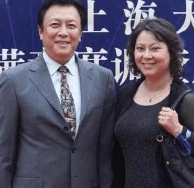 64岁唐国强近照：娶小12岁混血娇妻, 前妻大年三十自杀