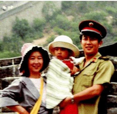 64岁唐国强近照：娶小12岁混血娇妻, 前妻大年三十自杀