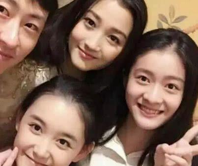 关晓彤管她叫妹妹，张雪迎陪她一块逛街喝奶茶，她人缘到底有多好