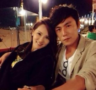 ​秦昊伊能静婚后恩爱，相差10多岁真的是缘分！