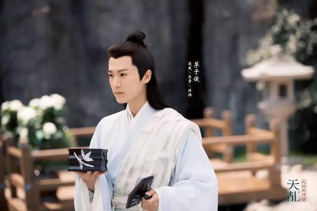 他有颜值有演技，却是万年不红？