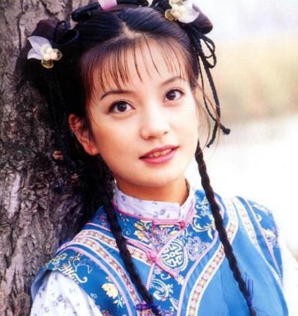 43岁黄有龙与赵薇离婚？黄有龙回应，网友这才是一家人的样子