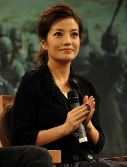 43岁黄有龙与赵薇离婚？黄有龙回应，网友这才是一家人的样子