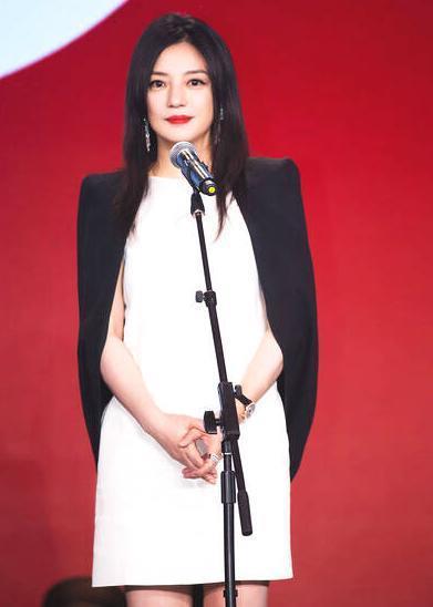 43岁黄有龙与赵薇离婚？黄有龙回应，网友这才是一家人的样子