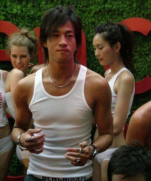 43岁何润东，藏了这么年的老婆曝光，竟是大家熟悉的她