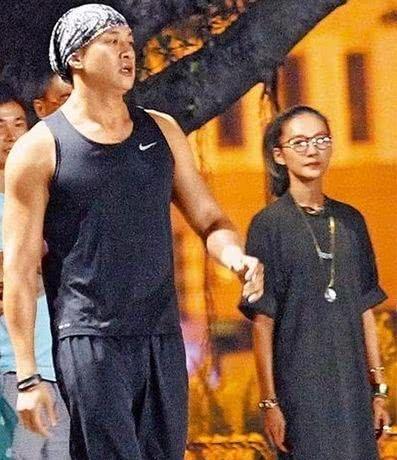 43岁何润东，藏了这么年的老婆曝光，竟是大家熟悉的她