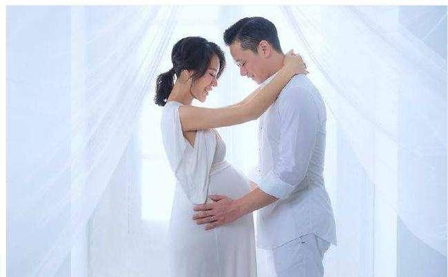 刘涛胡杏儿同框 相聚《亲爱的客栈》这档综艺 展现姐妹情深