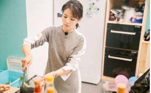 刘涛胡杏儿同框 相聚《亲爱的客栈》这档综艺 展现姐妹情深