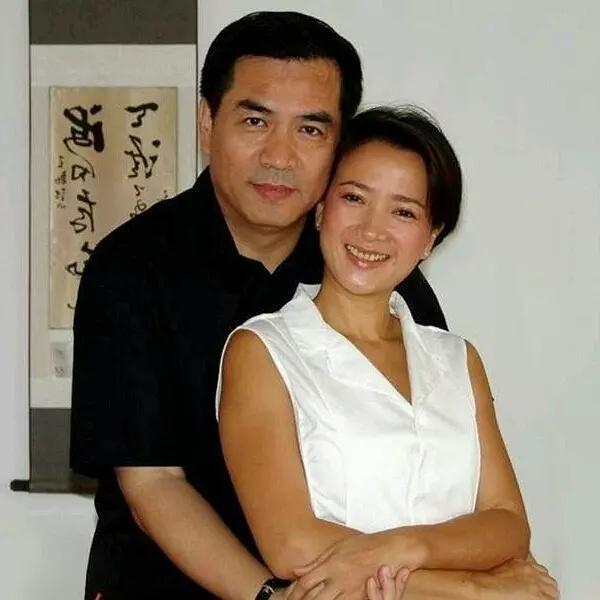 干部专业户演员廖京生豪宅意外曝光，妻子是内地第一古典美女何晴