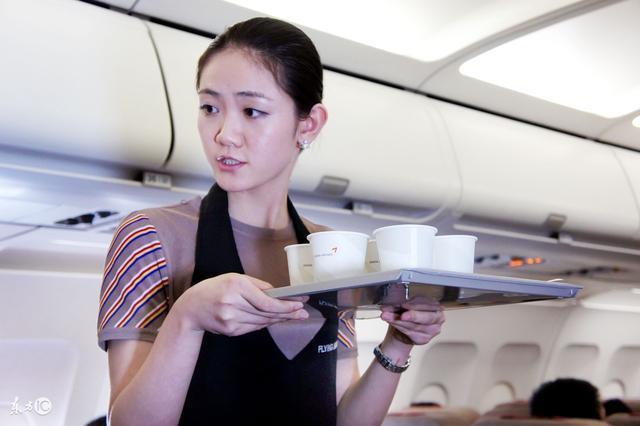 4家航空公司“空姐”工资大揭秘，“空姐”薪资是你想的那样吗？
