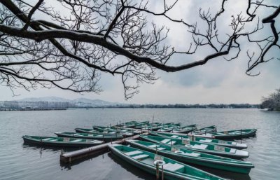 ​杭州“西湖三堤”，苏堤是苏东坡，白堤是白居易，那么杨堤指谁？