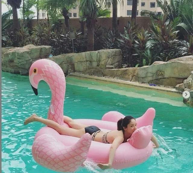 林峰现女友登堂入室，和准小姑亲密合影，不秀奢侈品比吴千语低调