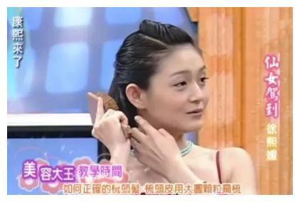 大S护发秘诀让你告别扫把式发尾，网友：不愧是美容大王够精致！