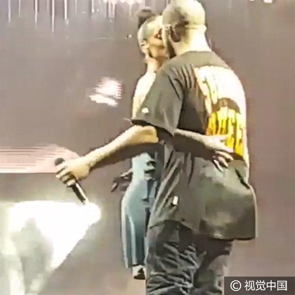 降服女王的男子！Drake深情表白蕾哈娜 贴身热舞拥吻好恩爱
