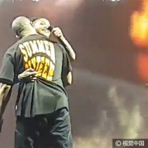 ​降服女王的男子！Drake深情表白蕾哈娜 贴身热舞拥吻好恩爱